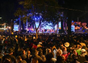 Pátzcuaro celebra su 492 aniversario con saldo blanco durante el concierto de Edwin Luna y La Trakalosa de Monterrey