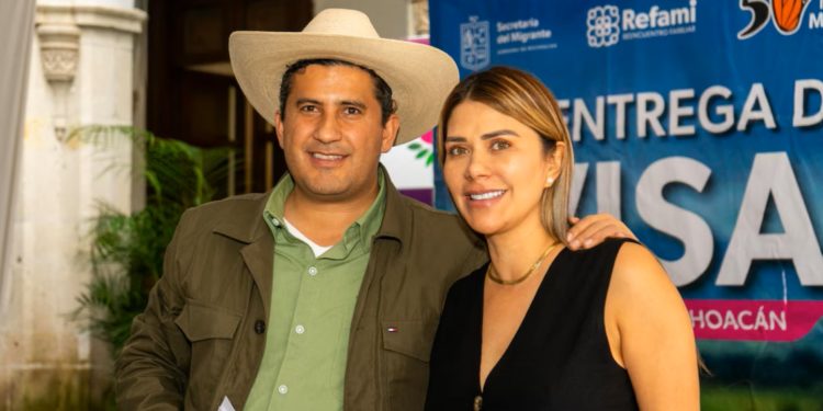 Que Grecia Quiroz despidió a ex secretaria particular de Carlos Manzo