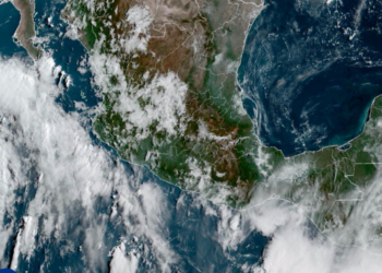 Jueves, continuando las lluvias fuertes de manera dispersa en el litoral del Pacífico mexicano.