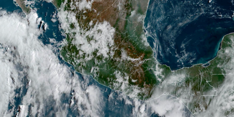Jueves, continuando las lluvias fuertes de manera dispersa en el litoral del Pacífico mexicano.
