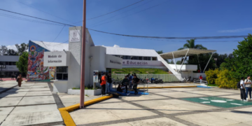 SEE atiende demanda educativa en secundaria de San Francisco Peribán