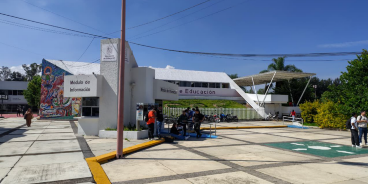 SEE atiende demanda educativa en secundaria de San Francisco Peribán