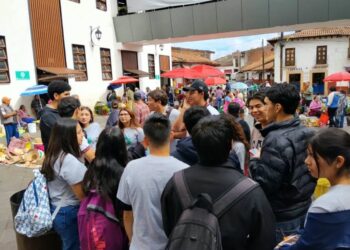 Jóvenes de Pátzcuaro, pioneros en el cuidado del medio ambiente en Michoacán
