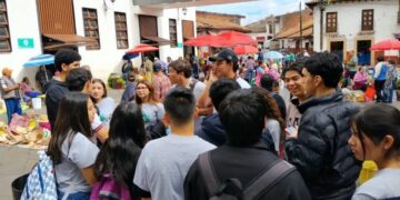 Jóvenes de Pátzcuaro, pioneros en el cuidado del medio ambiente en Michoacán