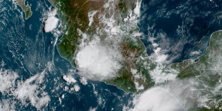 Domingo, con lluvias muy fuertes debido a inestabilidad en altura y el avance de una onda tropical.