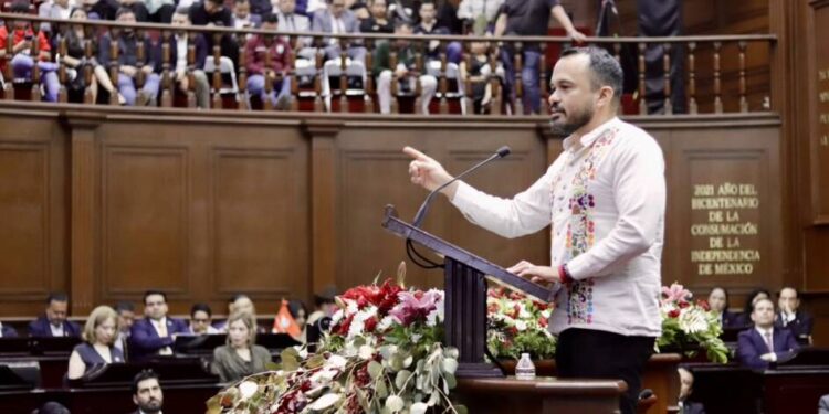 Saber gobernar también es saber escuchar y rectificar: Hugo Rangel