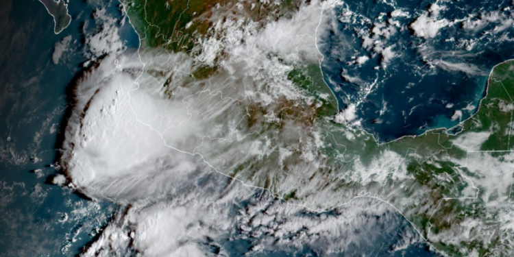Viernes, con lluvias fuertes a muy fuertes debido al avance de una onda tropical e inestabilidad en altura.