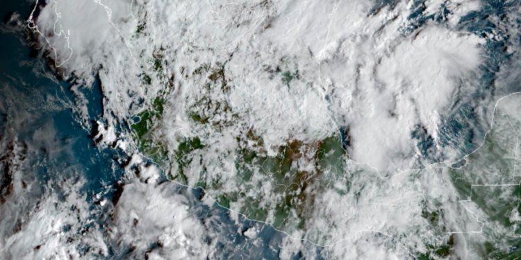 Lunes, con lluvias fuertes a muy fuertes debido a la circulación de zonas de inestabilidad con potencial ciclónico.