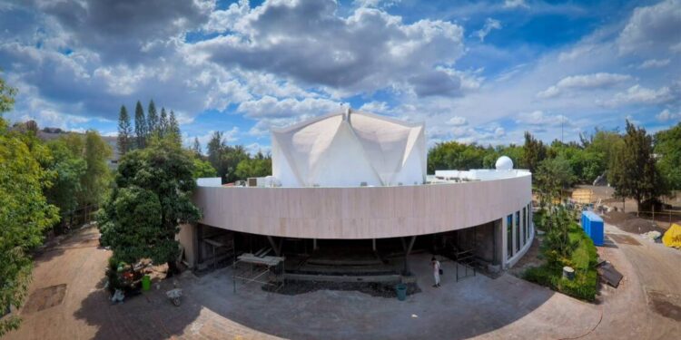 El Planetario de Morelia se renueva con un domo motorizado, telescopios nuevos y pantalla 360°
