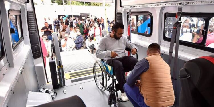 Garantizan transporte gratuito para continuidad en terapias de personas con discapacidad