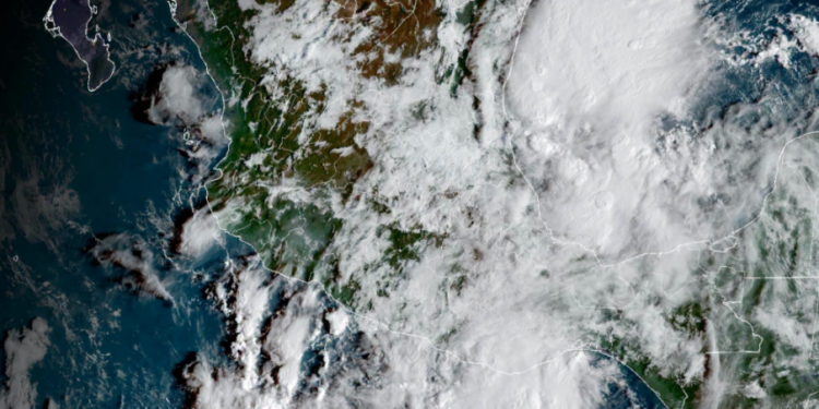 Martes, con lluvias fuertes a muy fuertes debido al ingreso de humedad proveniente del Pacífico y Golfo de México.