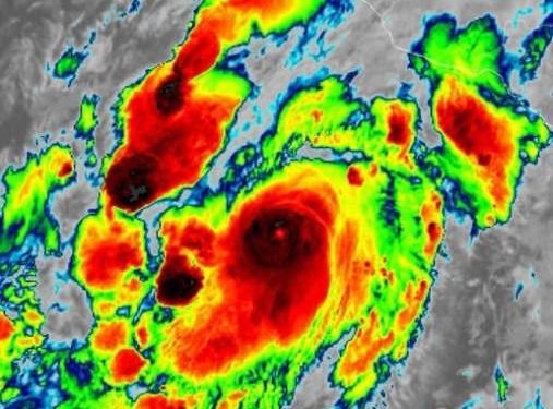SIMON SE INTENSIFICA A HURACÁN DE CATEGORÍA 2; SE APROXIMA LENTAMENTE A LAS COSTAS DE JALISCO Y COLIMA.