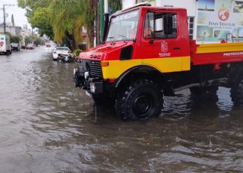 Ante la presencia del huracán “Simon”, Protección Civil estatal informa que se pronostican lluvias torrenciales y posibles riesgos por deslaves o inundaciones.