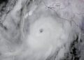 ¡HURACÁN SIMON SE FORTALECE Y MANTIENE EN ALERTA A JALISCO Y COLIMA!