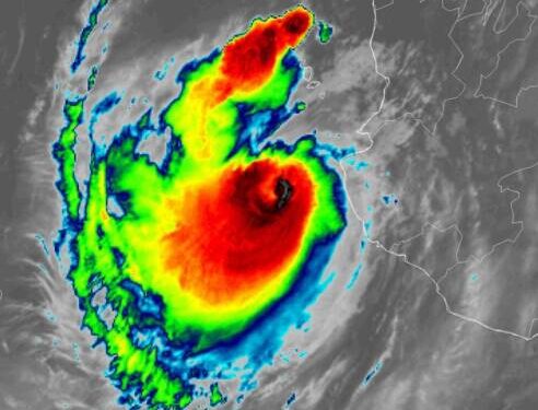 #Actualización | Esta mañana, #Simon se ha debilitado a huracán de categoría 2 frente al estado de Jalisco.