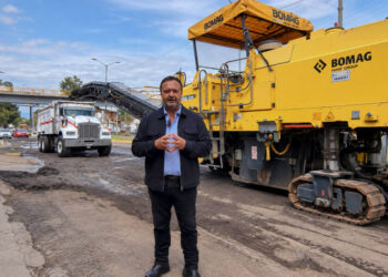 Inician trabajos de reencarpetamiento en la glorieta de Tzurumútaro y bacheo en vialidades de Pátzcuaro: Julio Arreola