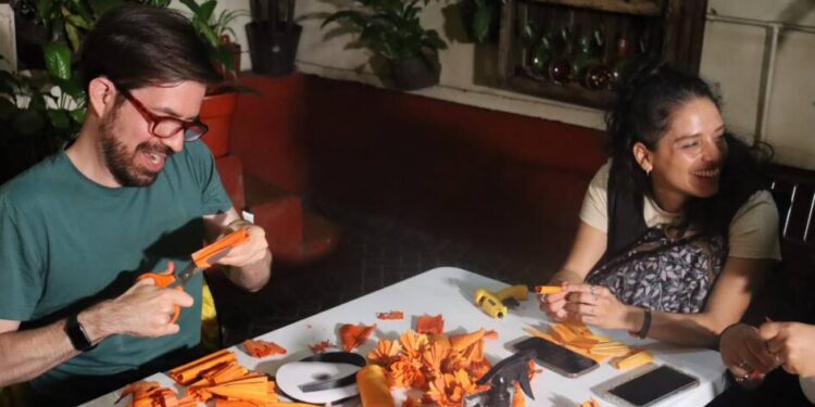 Vive las tradiciones de Noche de Muertos con los talleres artesanales