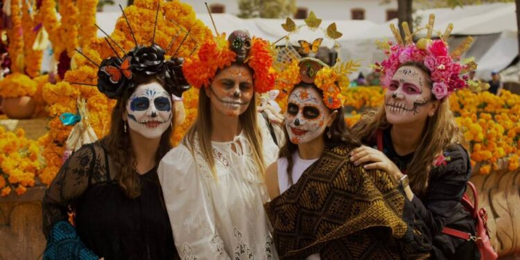 Desfiles, ferias y altares, prepárate para vivir la Noche de Muertos en Michoacán