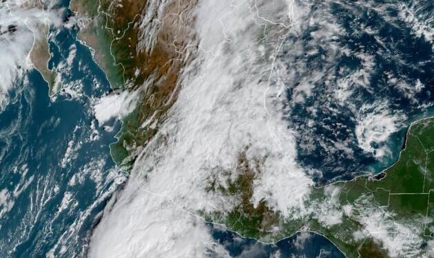 Domingo, con lluvias fuertes de manera dispersa debido al ingreso de humedad a México.