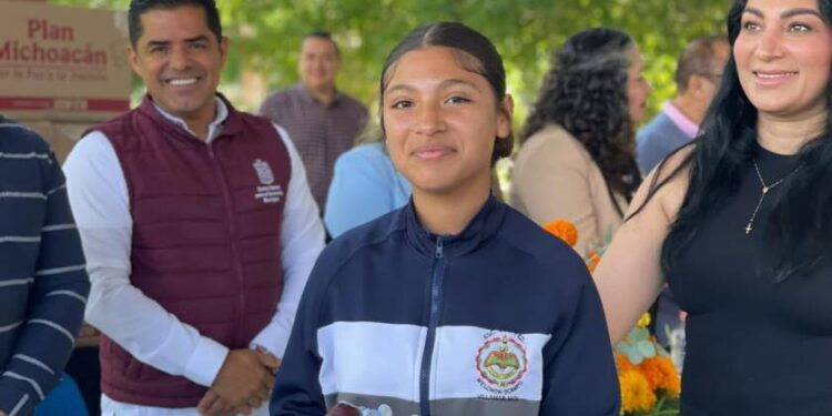 Van más de 57 mil pares de tenis entregados en este ciclo escolar