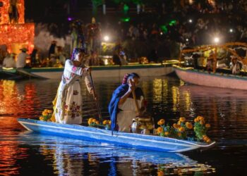 Canales iluminados y ofrendas flotantes en Urandén; última oportunidad de vivir “El camino de las ánimas”